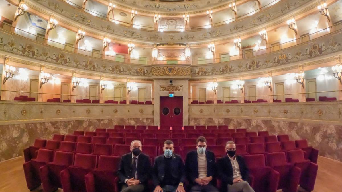 Imola, l'abbonamento al teatro diventa un'idea per un regalo di Natale