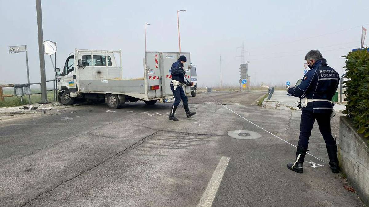 Impatto all'incrocio: operaio di Cesena in Rianimazione