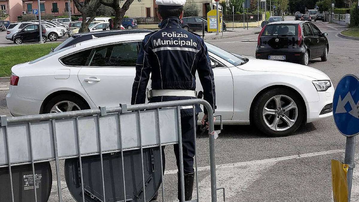 Santarcangelo beer fest: raffica di multe per la sosta selvaggia