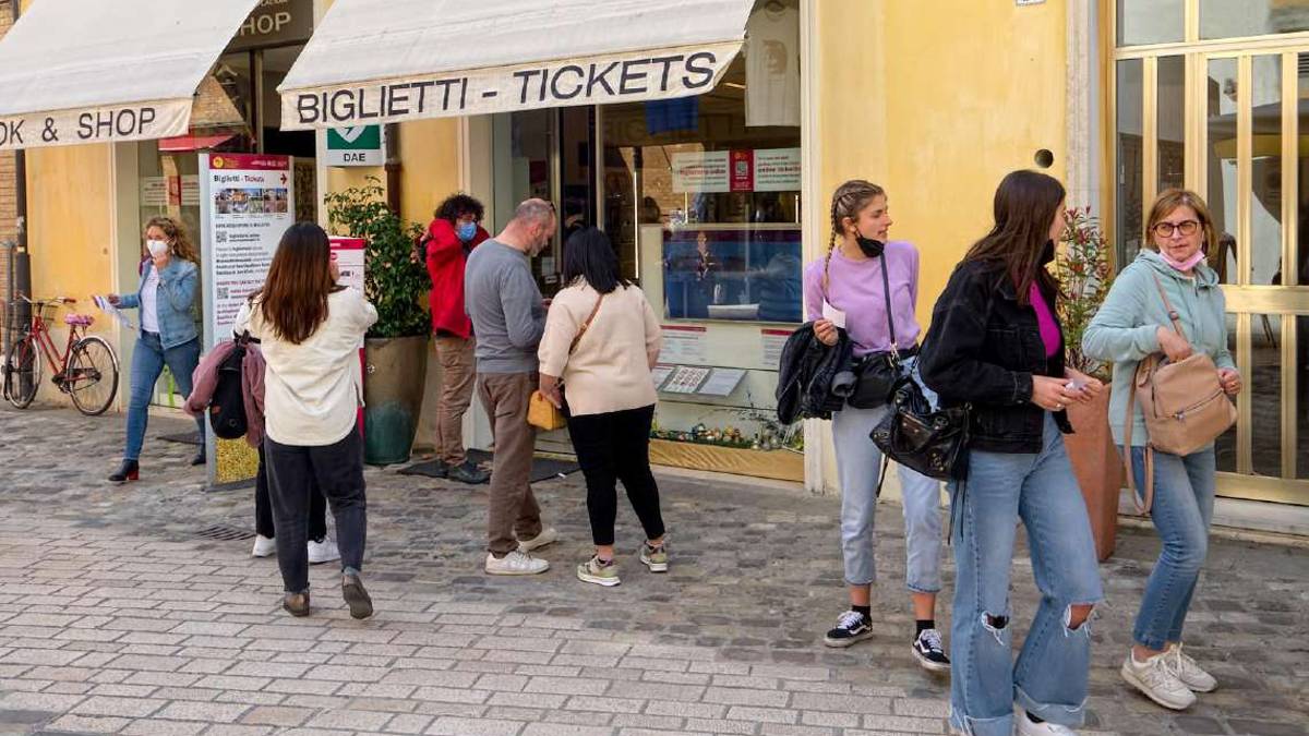 Turismo a Ravenna, sorridono ristoranti, negozi e guide