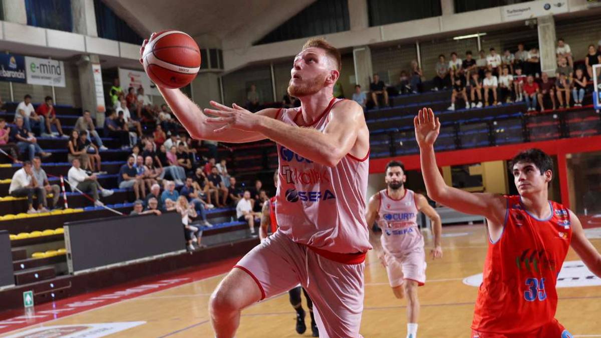 Basket B, Andrea Costa: Montanari e Agostini possono solo crescere