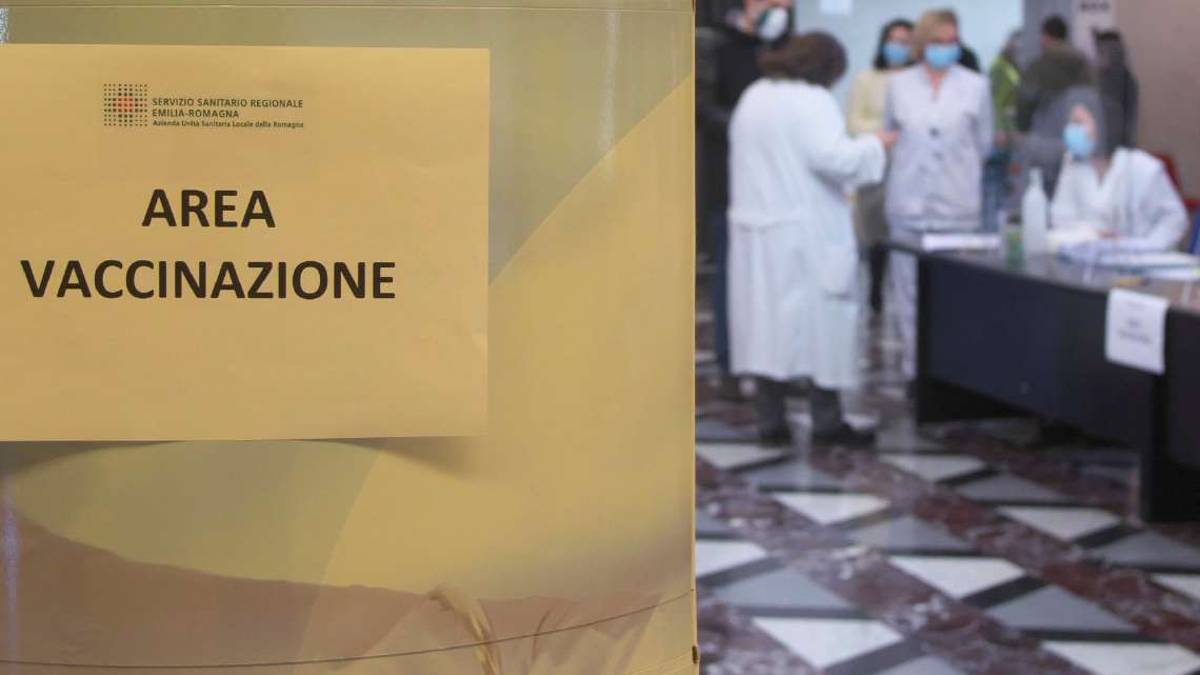 Coronavirus Ravenna, i pazienti ai medici: Vogliamo il vaccino