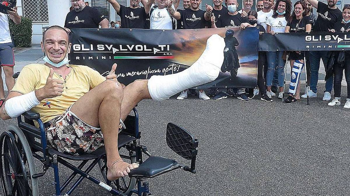 Rimini, l'abbraccio del motoclub a Paolo tra lacrime e gioia
