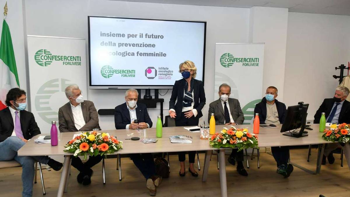 Forlì. Lotta al cancro Confesercenti dona 100mila euro all'ospedale