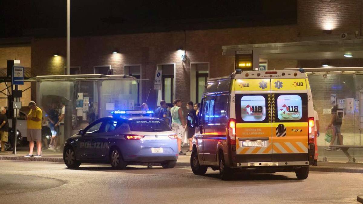 Rider pestato dalla baby gang a Ravenna: denunciato 15enne