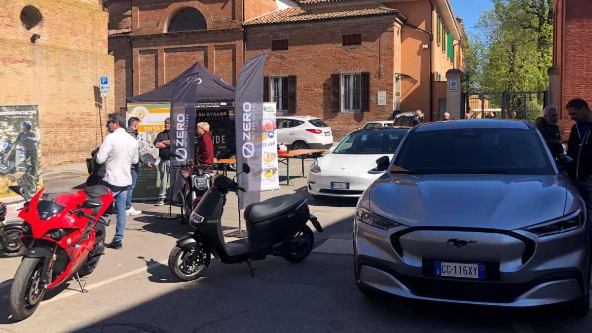 Imola, per un giorno Medicina capitale della mobilità elettrica