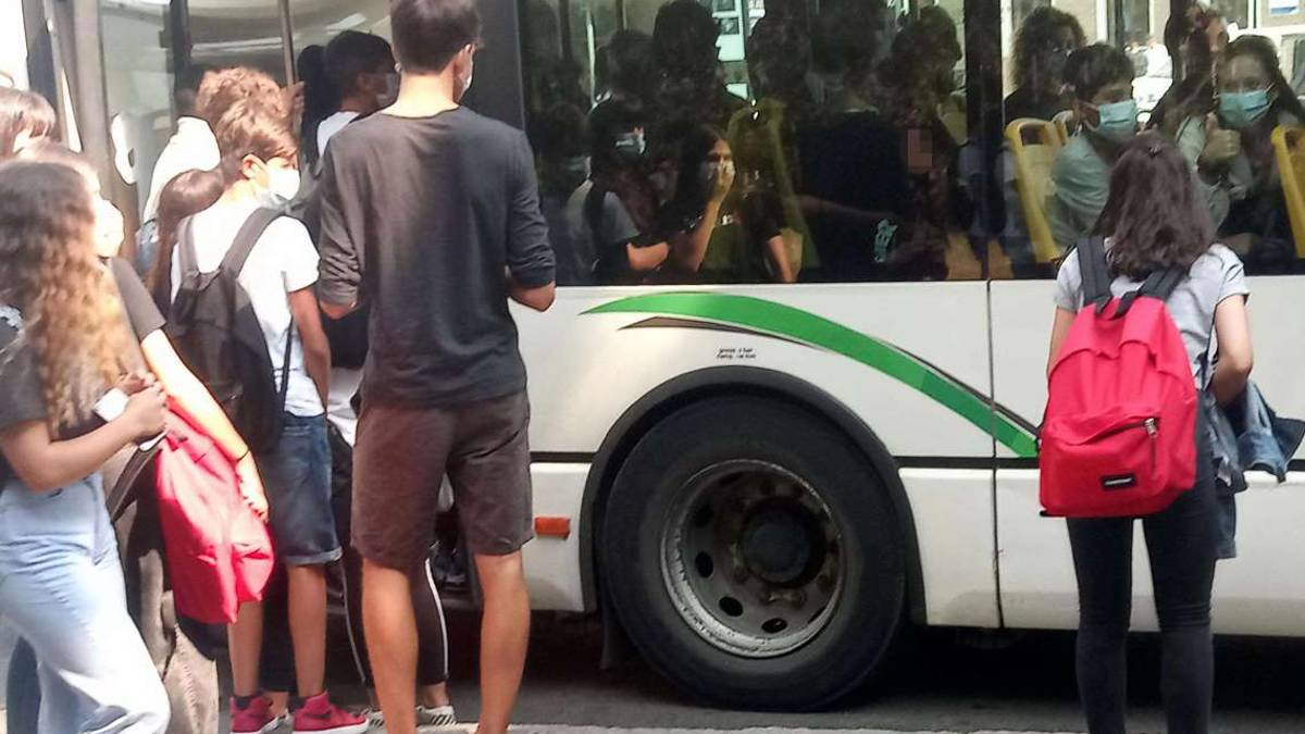 Ravenna, stazione terra di nessuno. Bus pieni, file a scuola