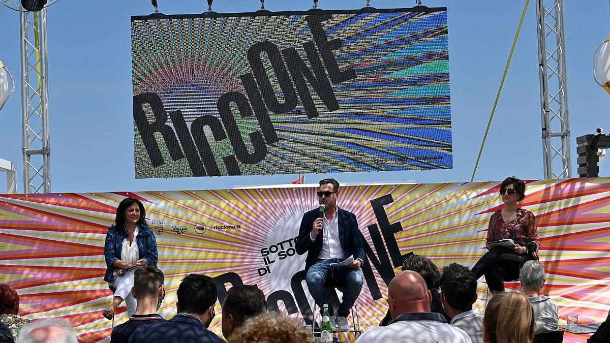 Sotto il sole di Riccione: con Radio Deejay e Concato