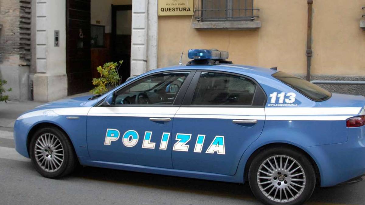 Forlì. Sorpreso a urinare in centro, multa da 3333 euro