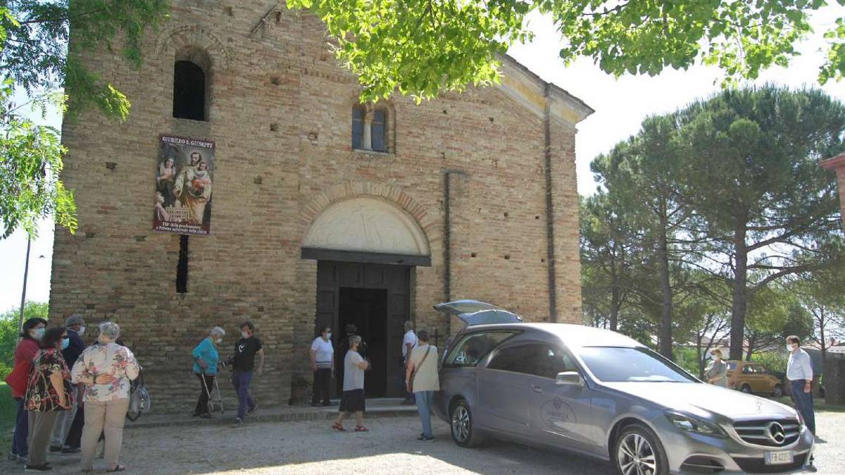 Medico morto a Campiano: Ricette scritte da figlio e badante
