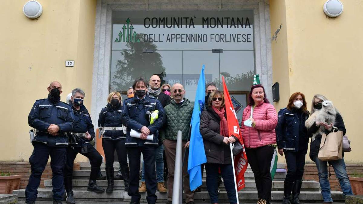Unione, la protesta: 32 vigili su un territorio di 14 comuni del Forlivese