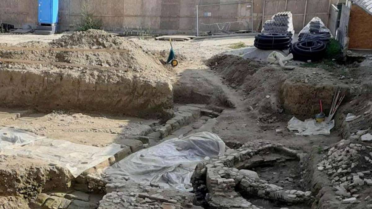 Sarsina, muro e resti di piscina romani negli scavi del Pala Plauto