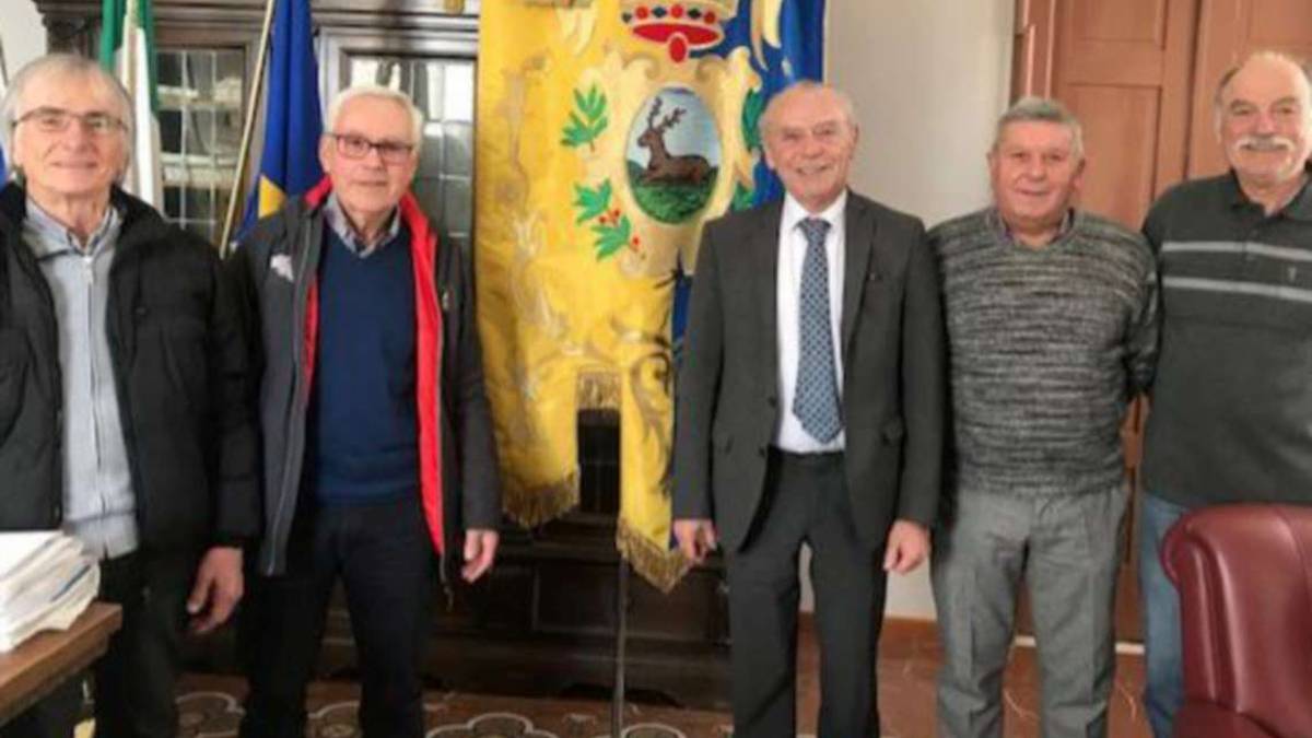 Cervia, trovano parecchie banconote di grosso taglio sparse a terra a Cesena e le riconsegnano alla polizia