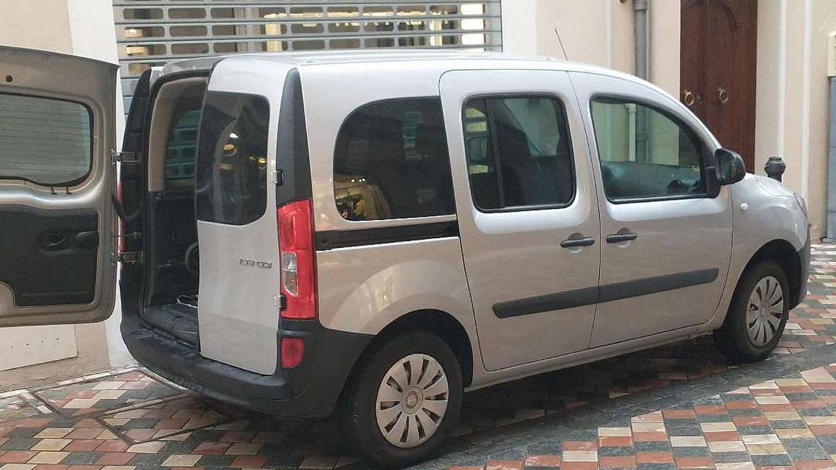 Ultra 70enne buca le gomme: bloccato, spara pugni e poi scappa