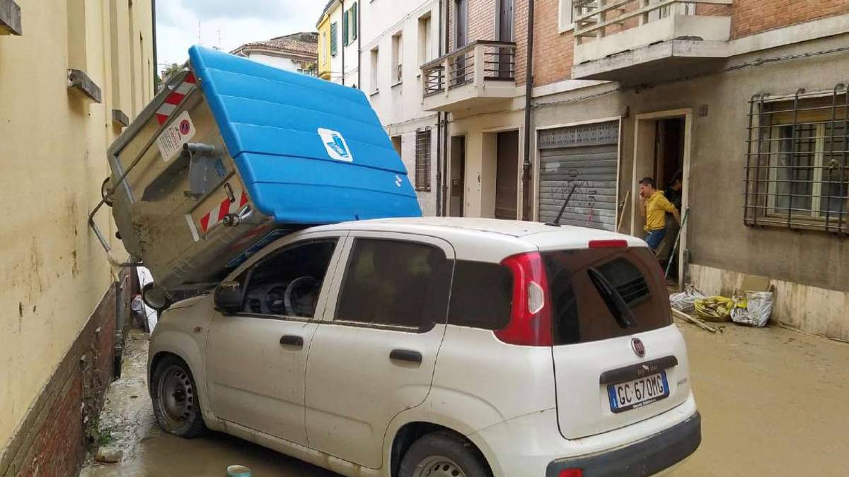 Viaggio nella Faenza ferita con l'incubo degli sciacalli