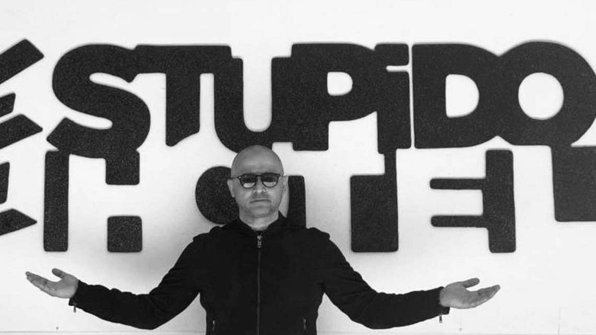 Rimini, Stupido hotel: albergatore dona il dominio a Vasco Rossi