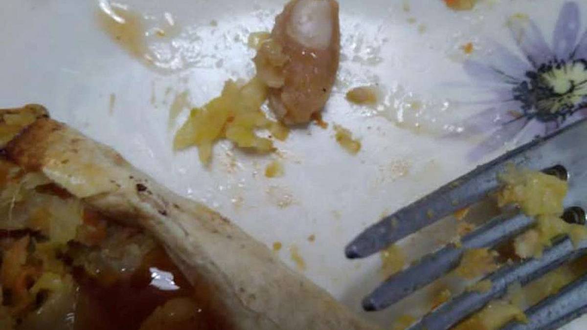 Lugo, il dito nell'involtino non è umano. Ma un pezzo di maiale
