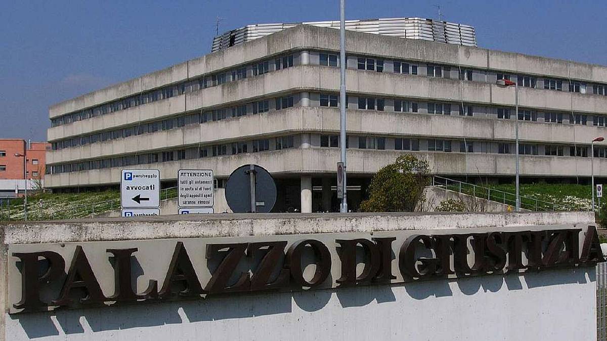 Faenza, soffiate sulle indagini, Carabiniere sospeso