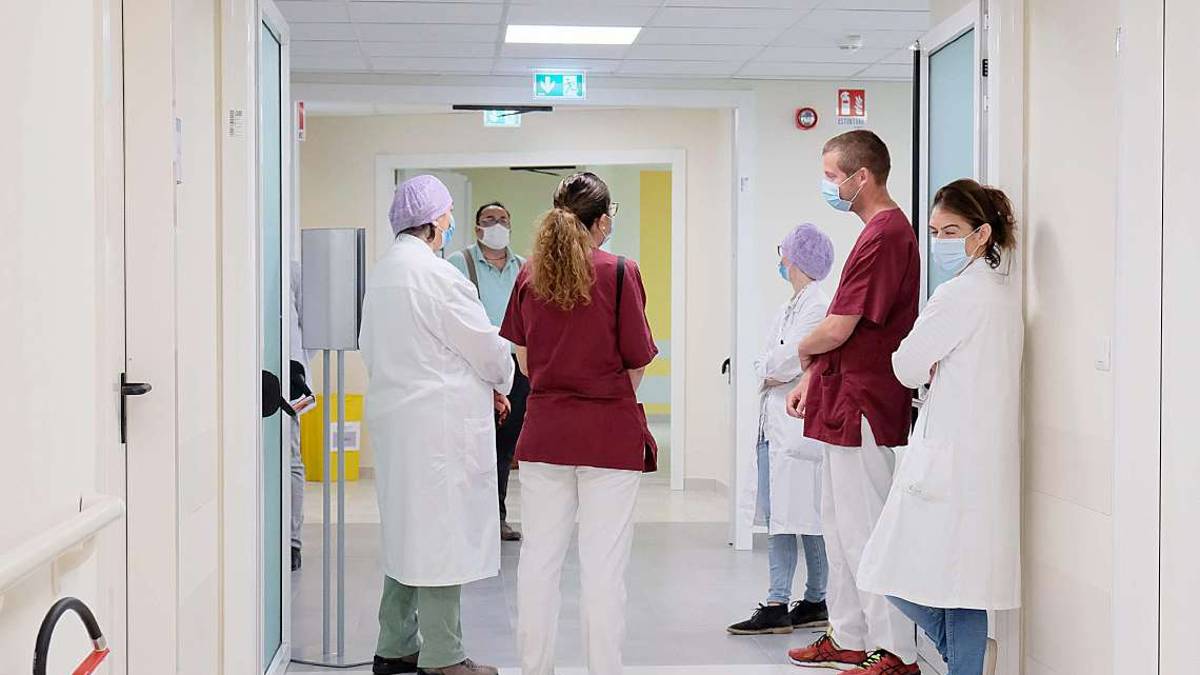 Rimini. Infermieri minacciati da no vax: vogliono le cure dei guru