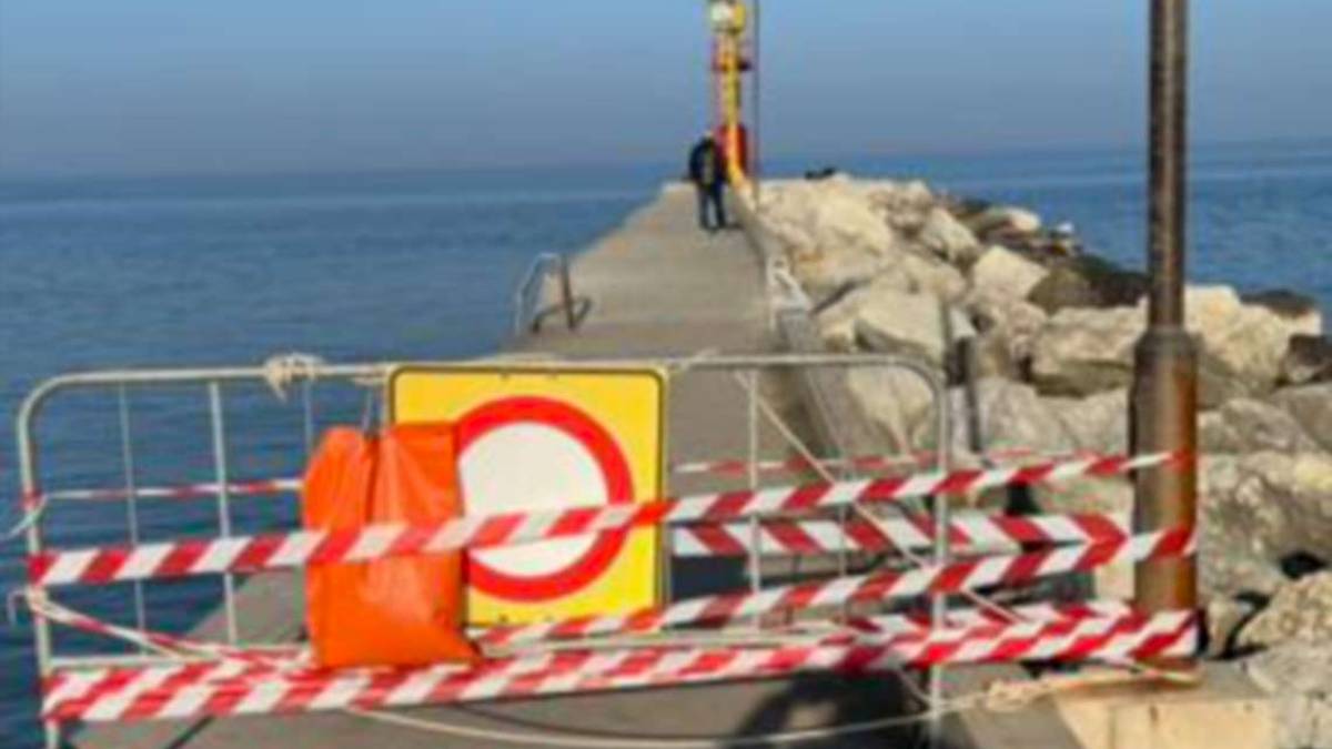 Cesenatico, soluzione tampone per l'estate per il molo di Levante