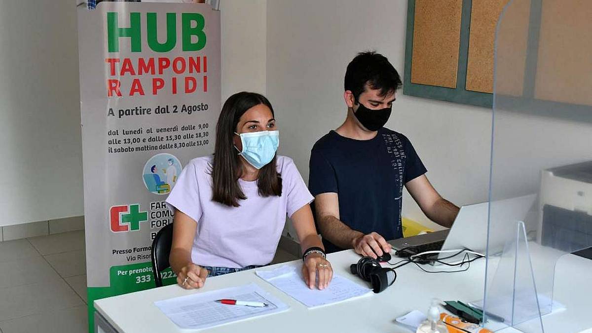 Forlì, oltre cento tamponi al giorno al nuovo hub