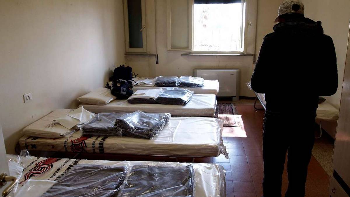 Rimini. Il sindaco al prefetto: Profughi via dalla zona mare