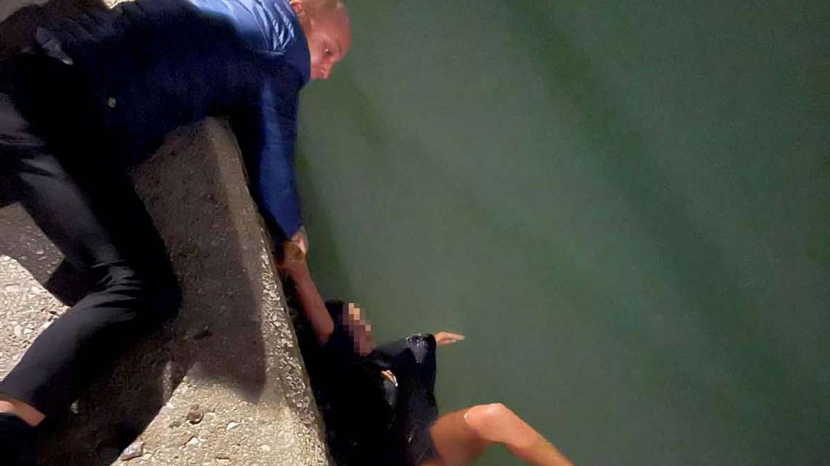 Cervia, parla il salvatore della donna che si è buttata nel canale