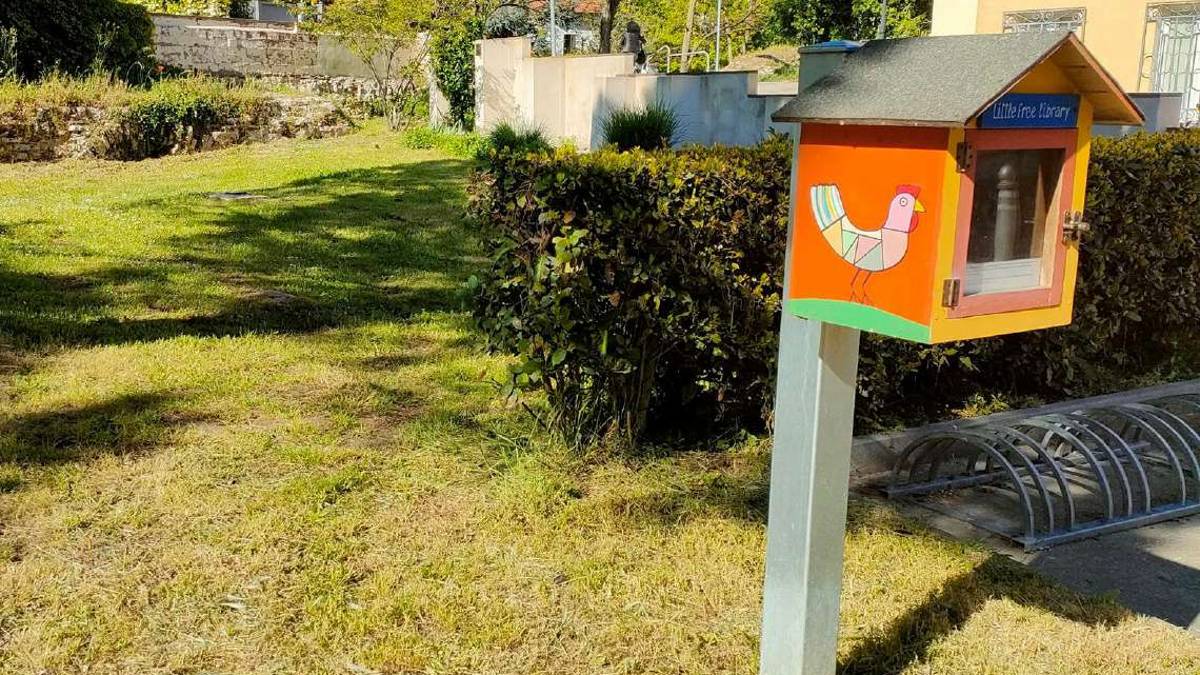 Ravenna, svuotano la casetta dei libri e c'è chi prova a rivenderli