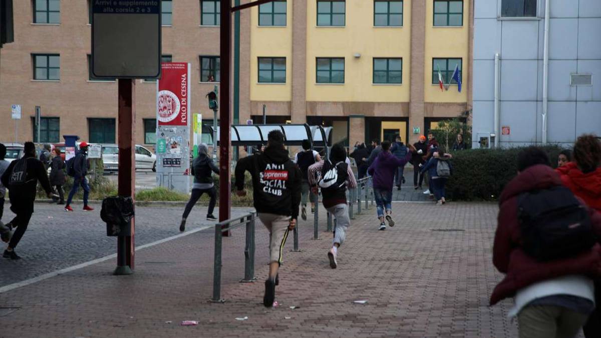 Cesena. La rissa tra bande fuori da scuola era pianificata