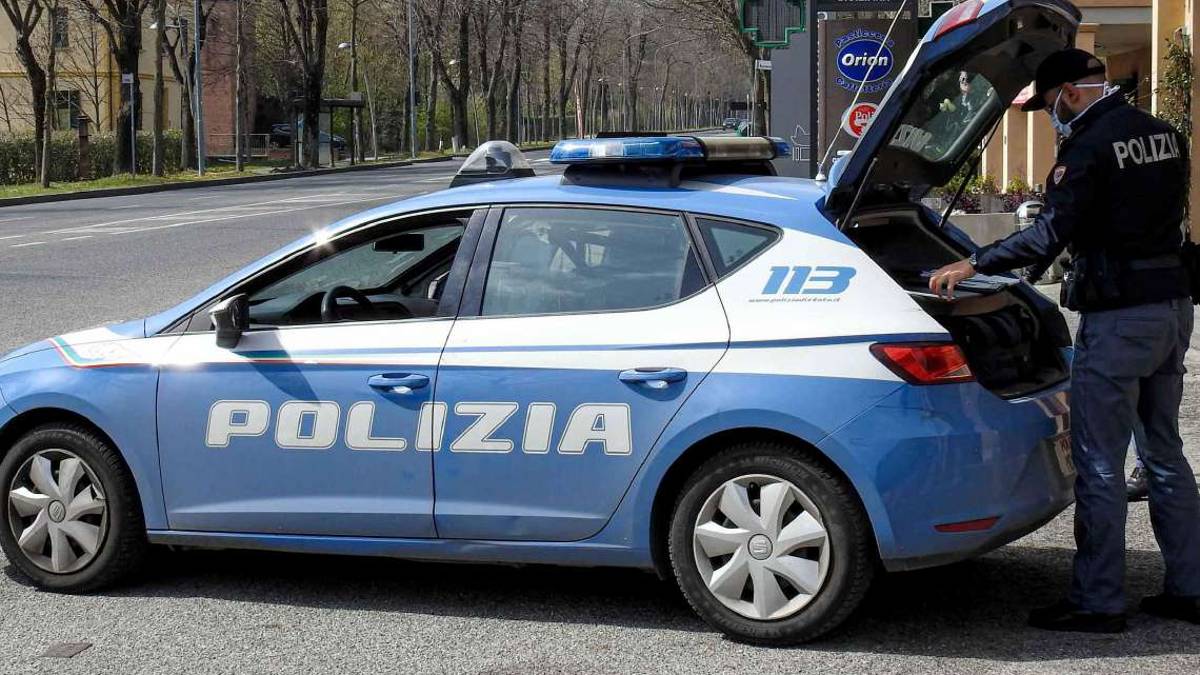 Imola, si cosparge di benzina e vaga per l'ospedale