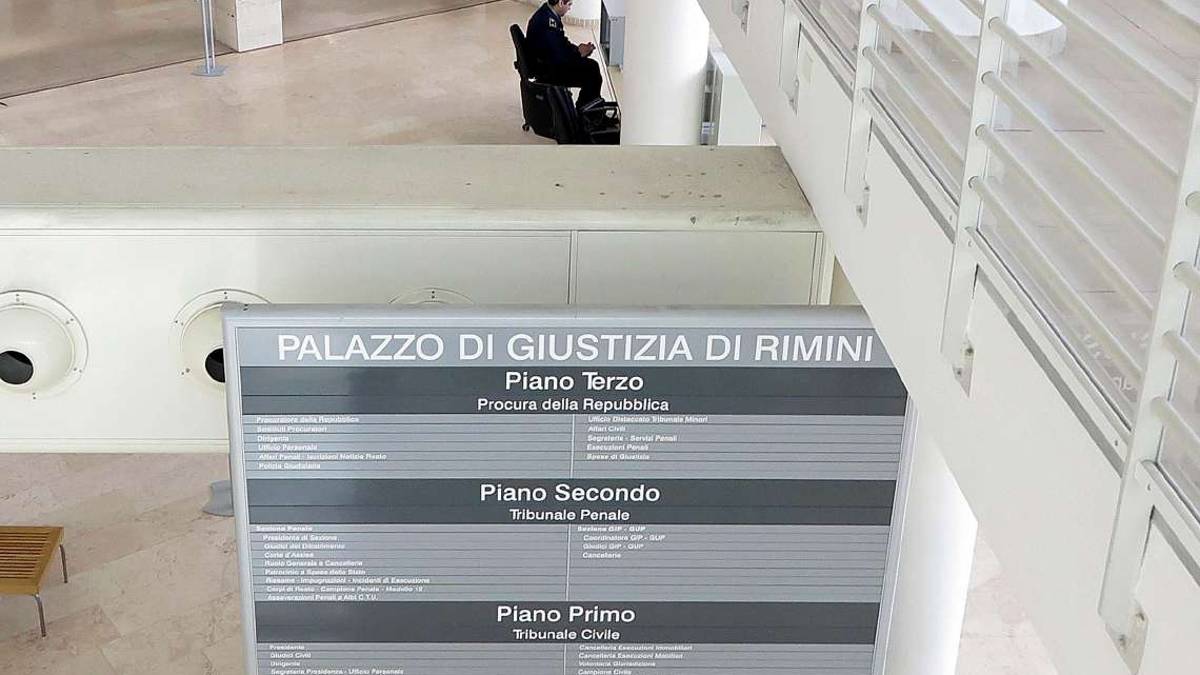Rimini. Ruba tremila euro dalla cassa: incastrato dalla telecamera