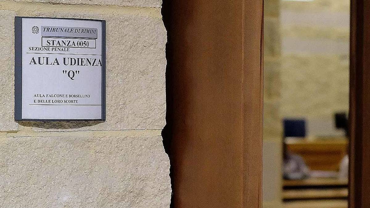 Padre musulmano minaccia il fidanzatino della figlia