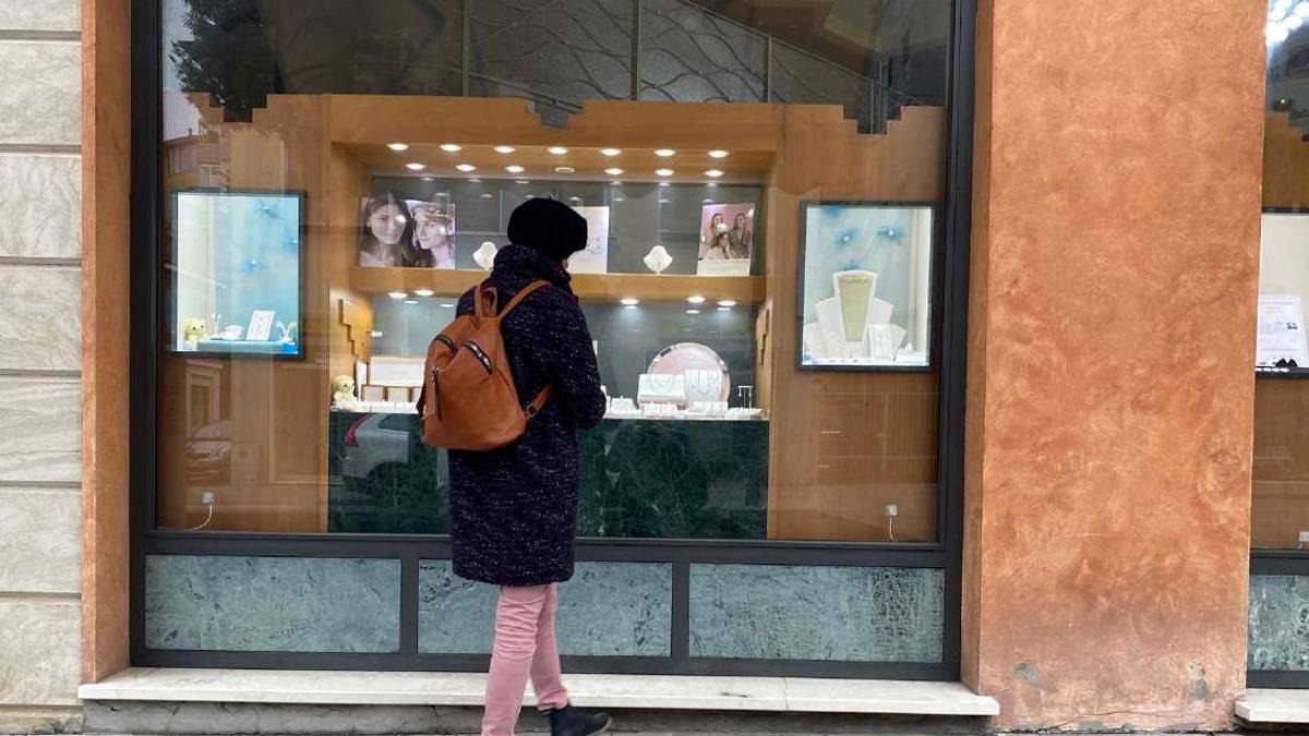 Cesena: furto in oreficeria, ladri in fuga