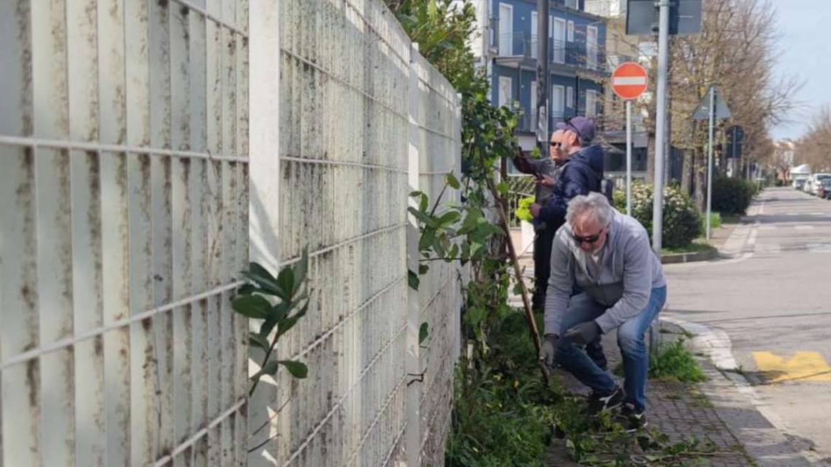 Rimini, Giardino all'Hotel delle Nazioni: cittadini contro il degrado