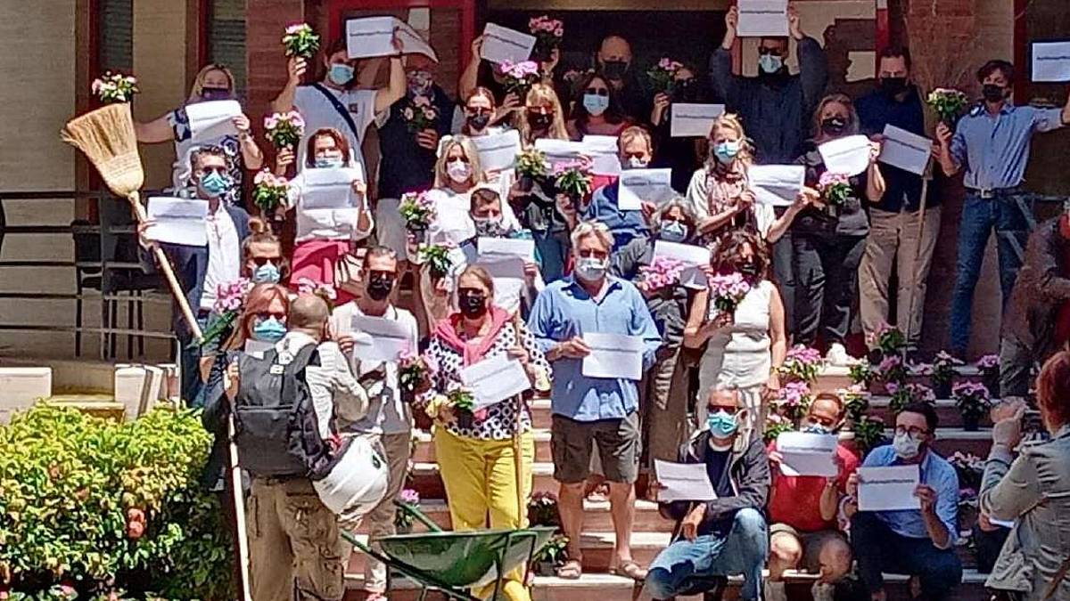 Riccione, commercianti di viale Ceccarini: flash mob e scontro col Comune