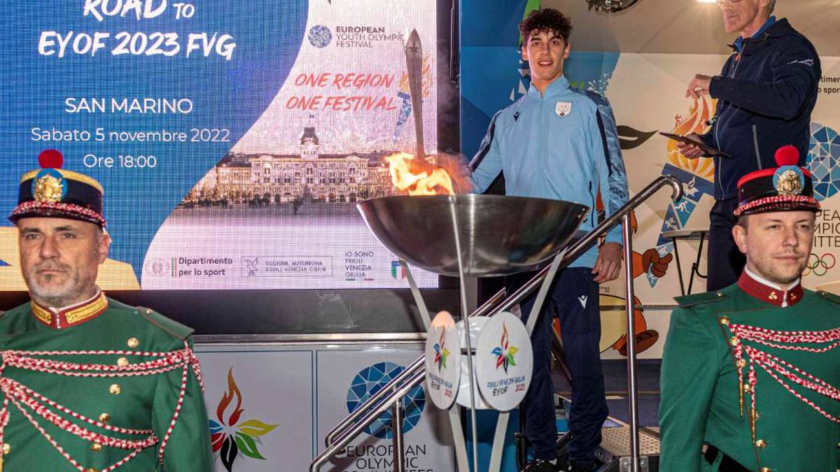 San Marino, il passaggio della Fiamma della pace