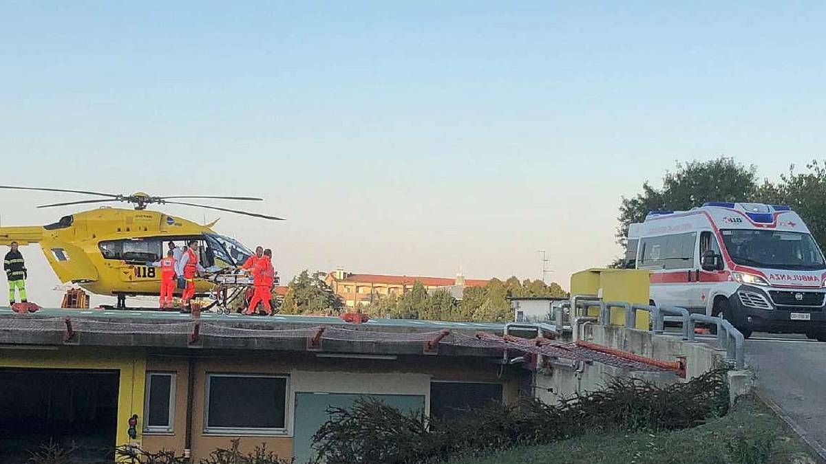 Roncofreddo, ristoratore si ferisce la mano con sega elettrica