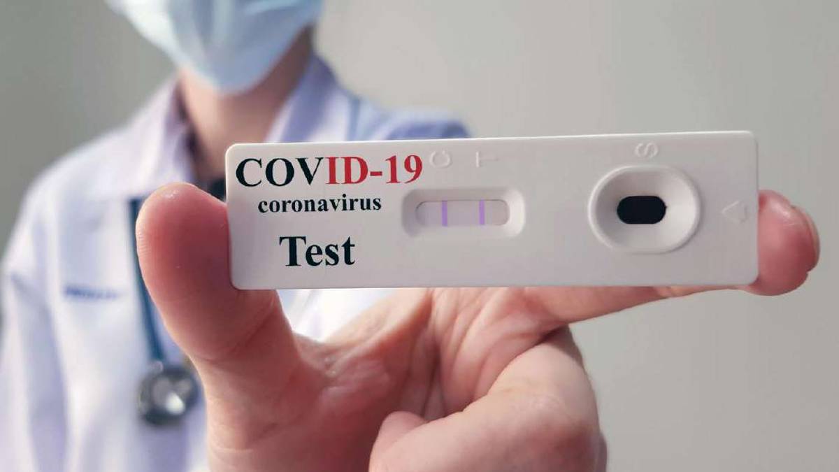 E' corsa ai tamponi per le feste. Assalto alle farmacie di Ravenna