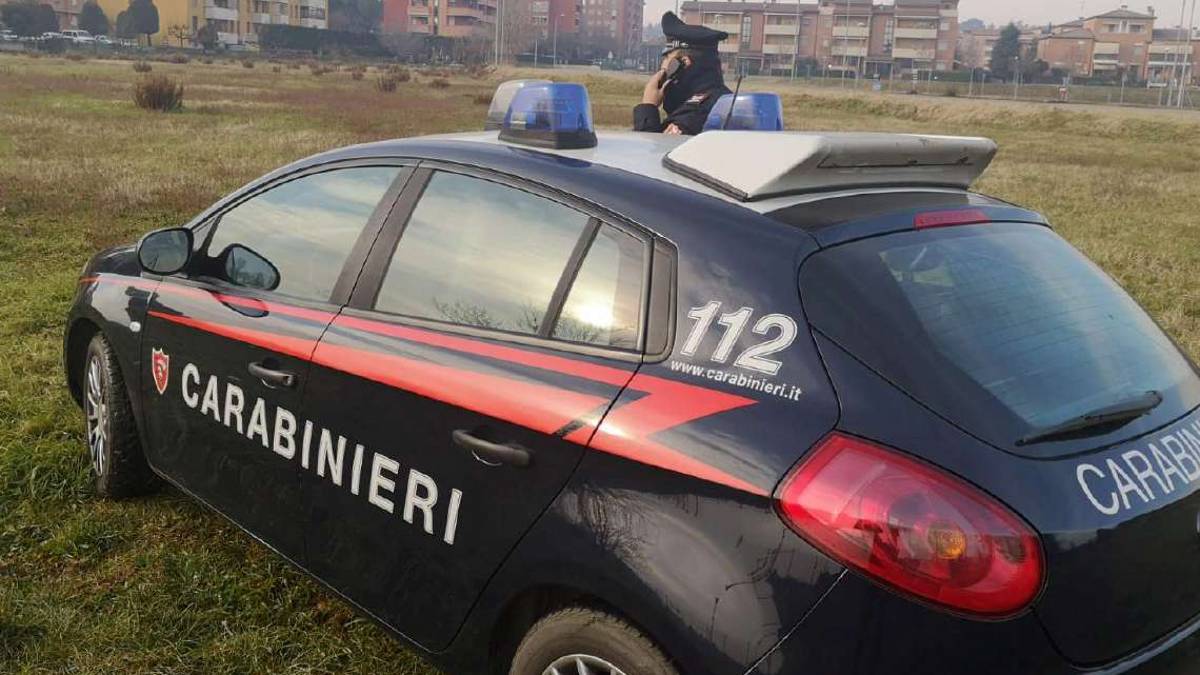 Dozza, perseguita studentessa conosciuta in bus: deunciato 45enne