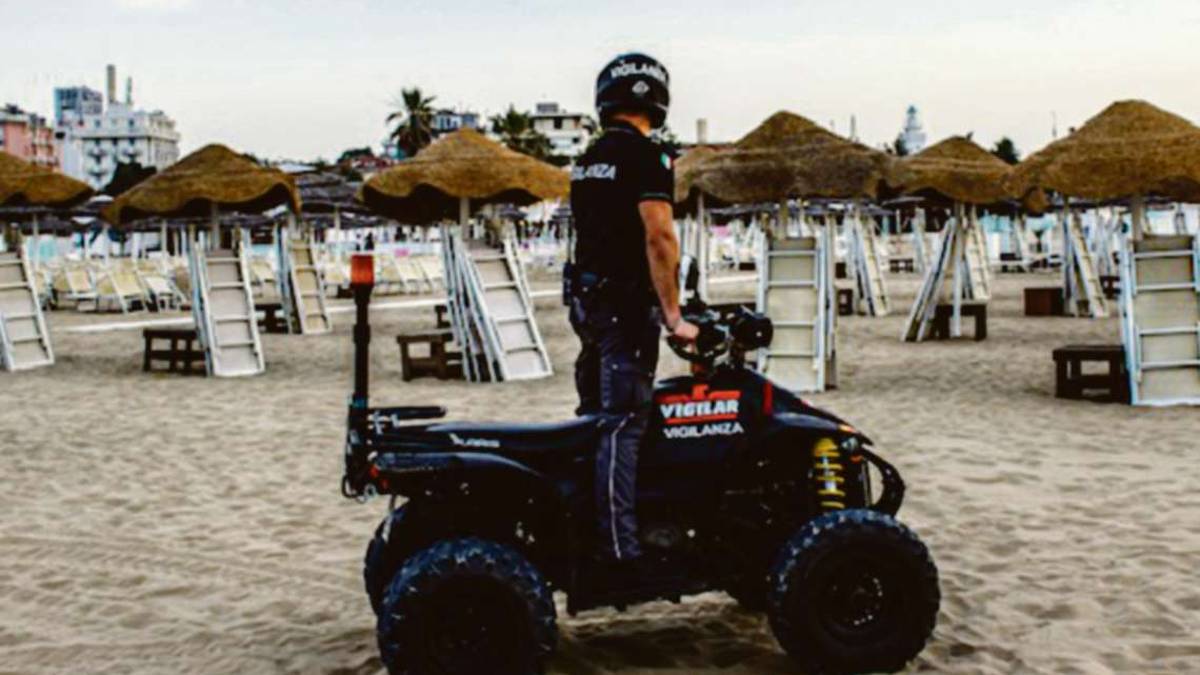 Rimini, nel lungomare tra risse e alcol: l'estate in trincea dei vigilantes