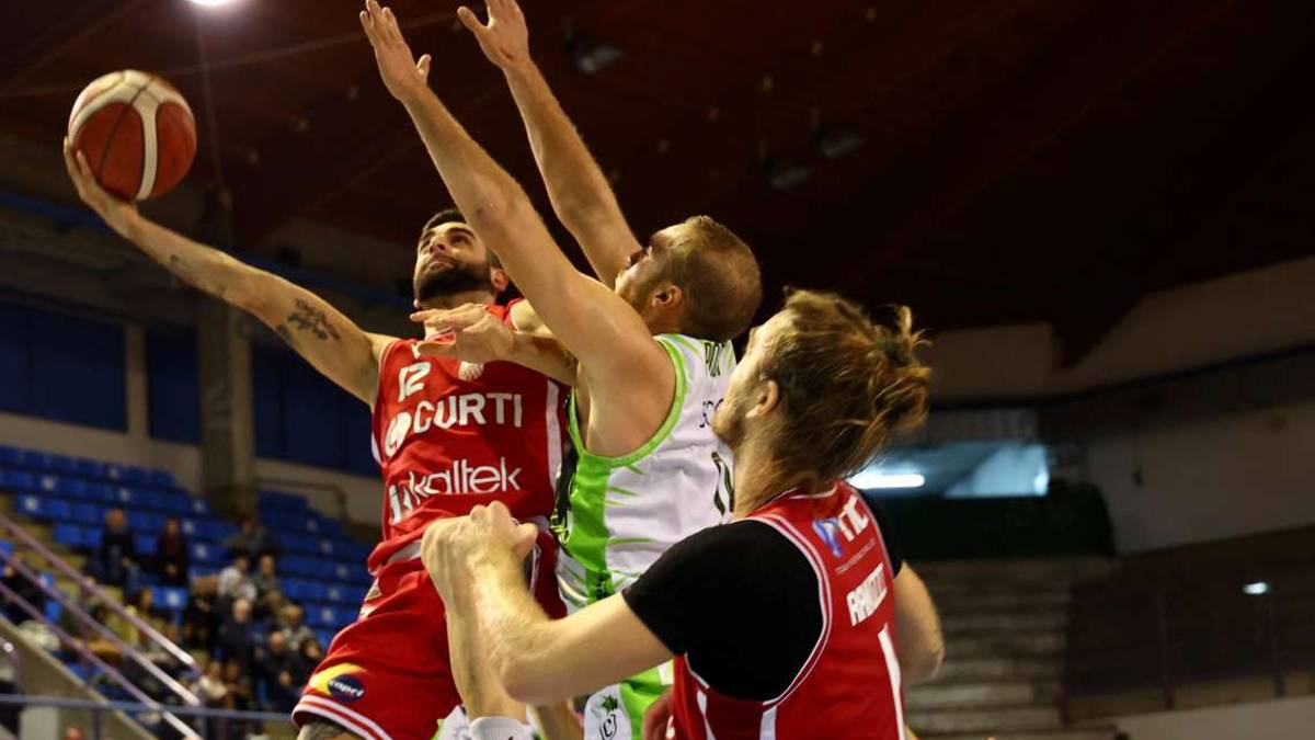 Basket B, l'Andrea Costa spera che la tempesta sia finita