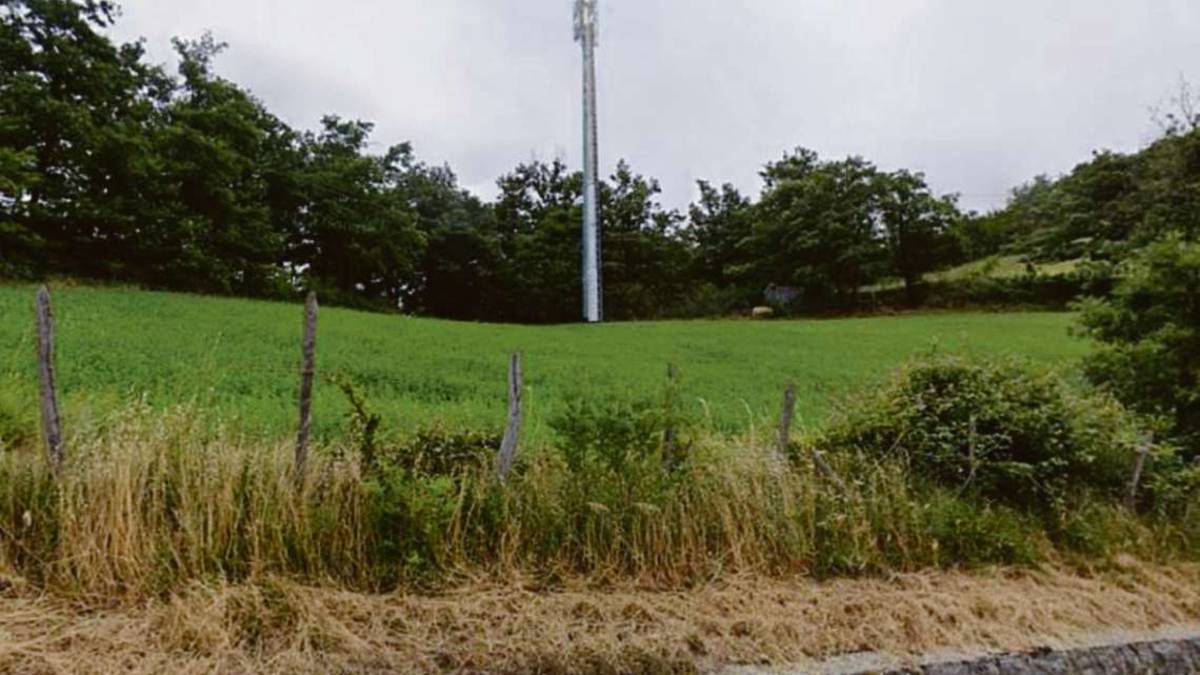Sarsina, palo per la telefonia alto 28 metri al Passo dell'Incisa