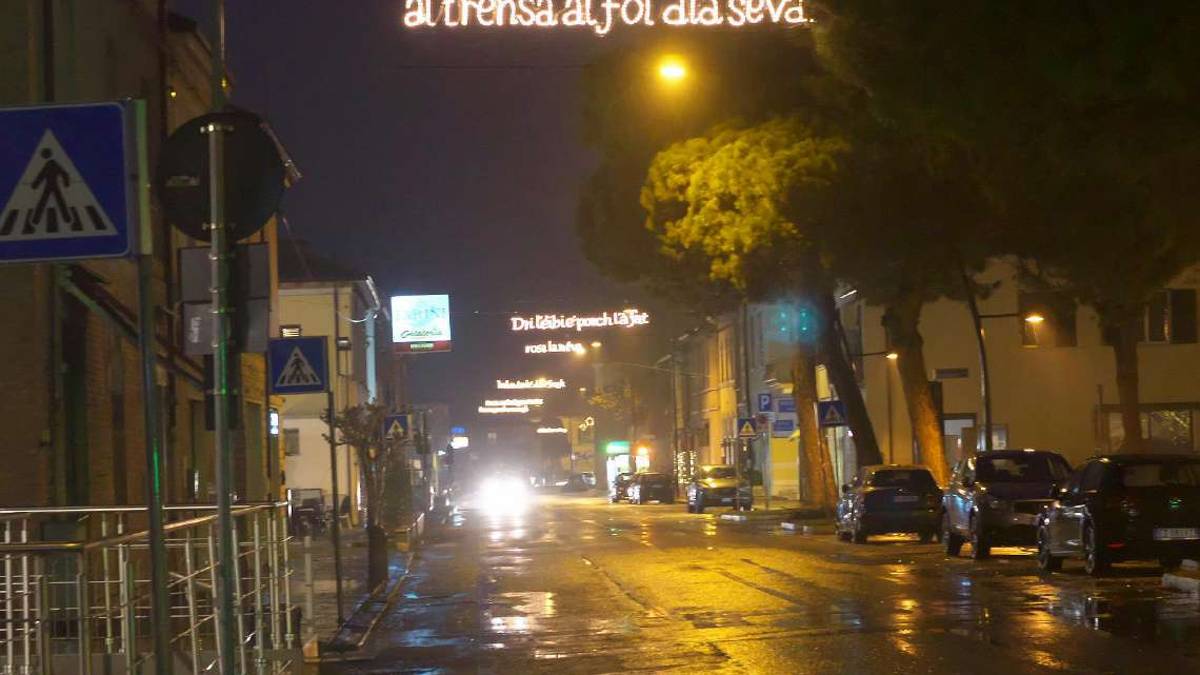 Ravenna, luminarie in dialetto in omaggio al poeta Nevio Spadoni a San Pietro in Vincoli