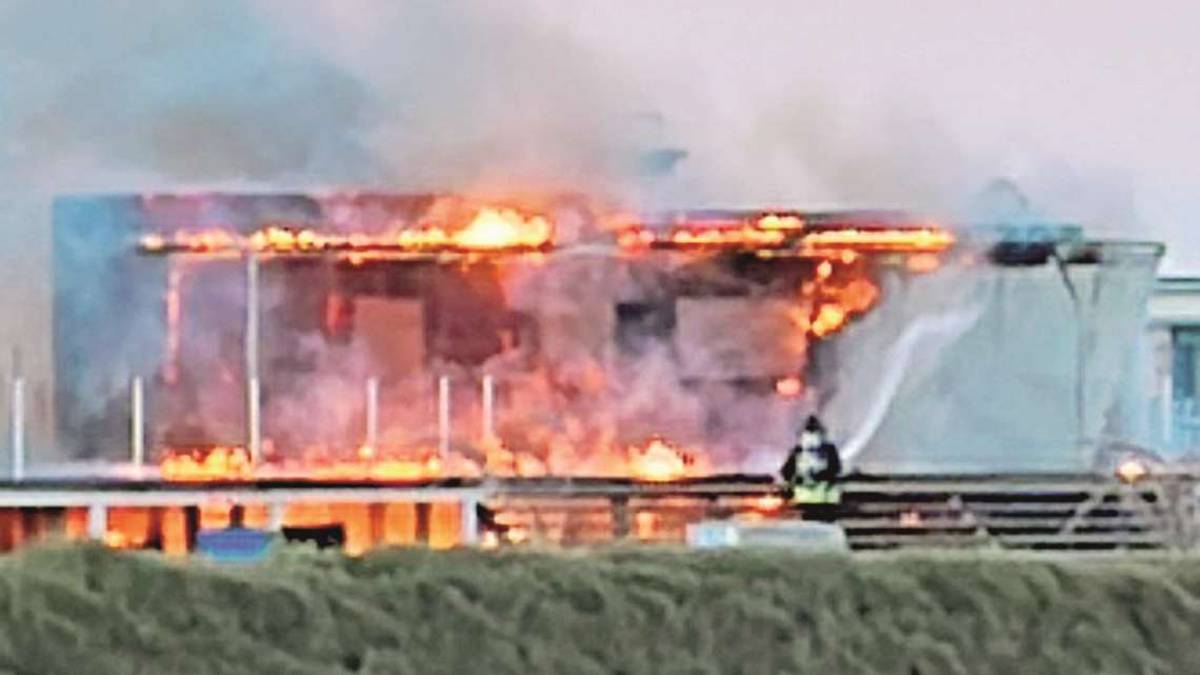 Gatteo Mare, locale a fuoco. Il sindaco contrattacca e promette: Riqualificheremo l'area