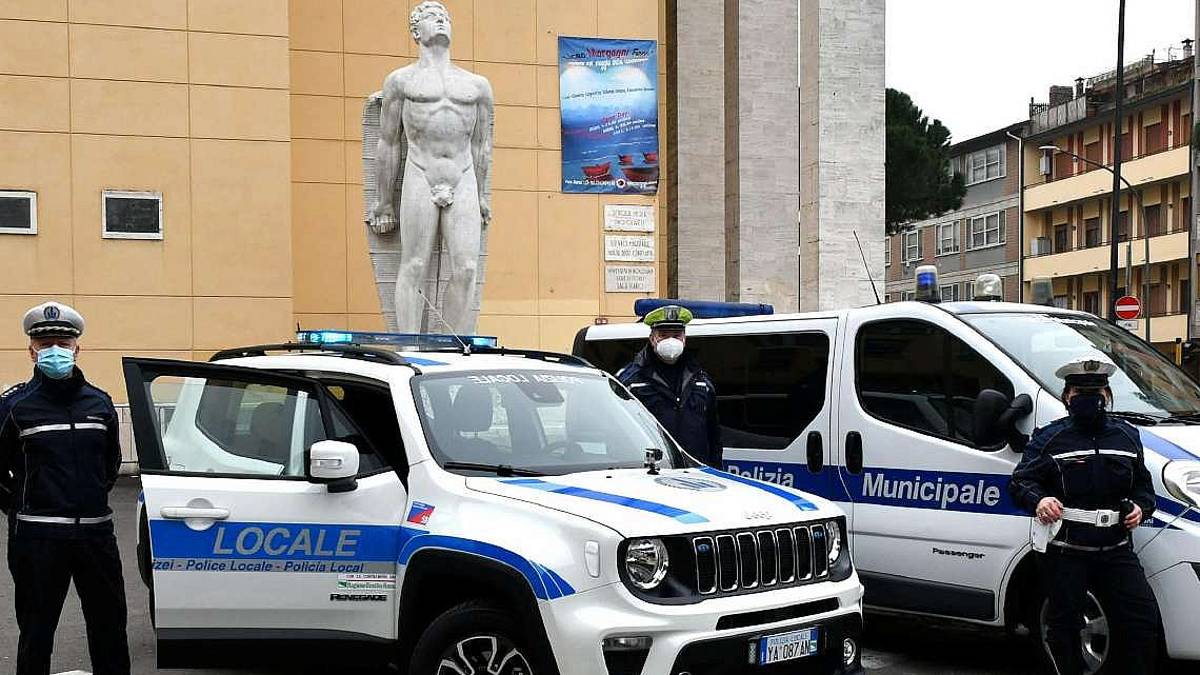 Lotta al degrado: 73 multe in 5 mesi
