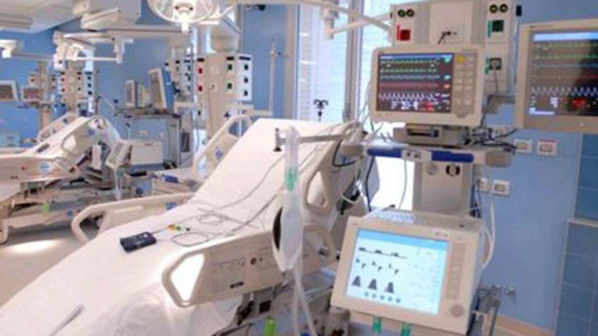 Cesena, medico e legale negazionisti la fanno scappare dalla Rianimazione