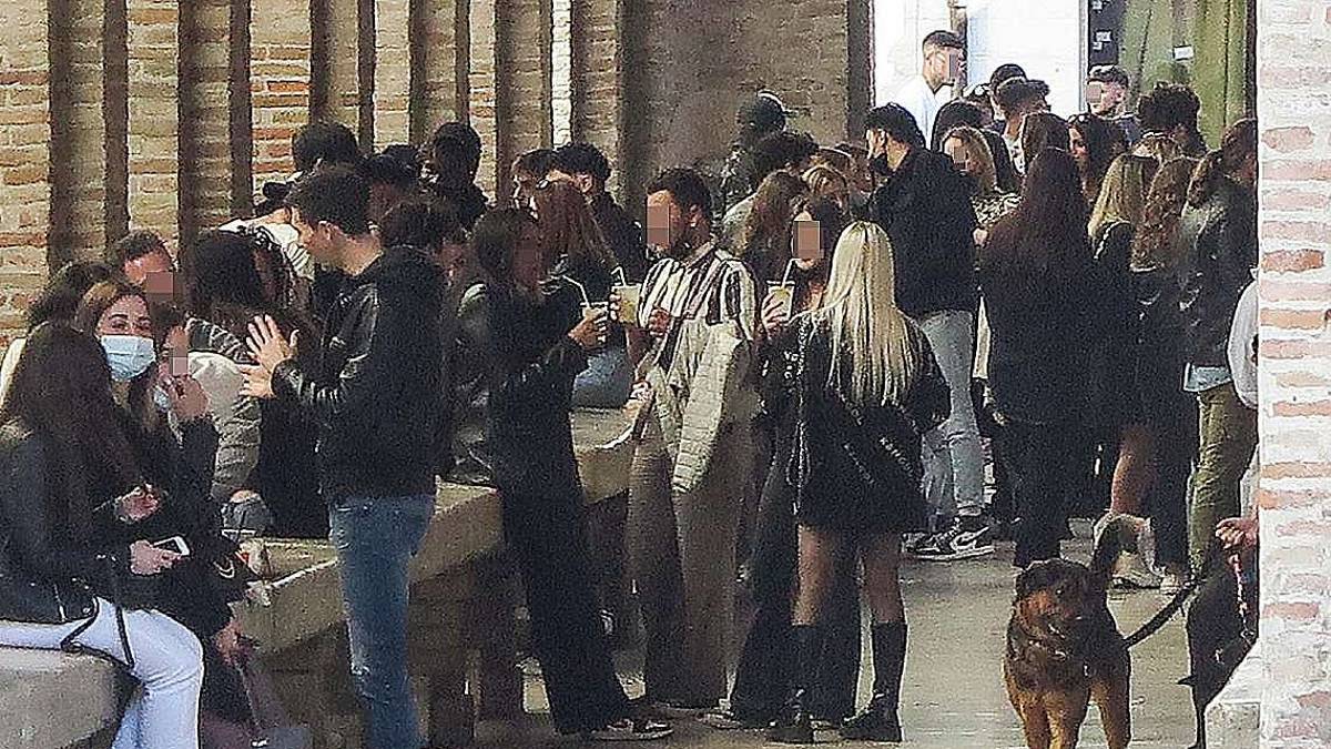 Rimini. Alle cantinette è già assembramento, manca un piano