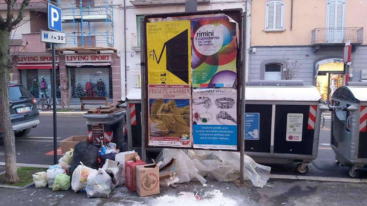 Rimini. Rifiuti abbandonati. Dateci le telecamere