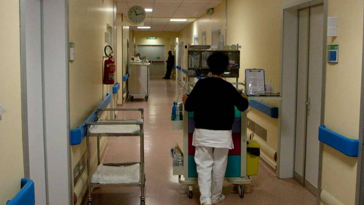 Paziente legato, infermiera assolta. Il giudice: Era un'emergenza