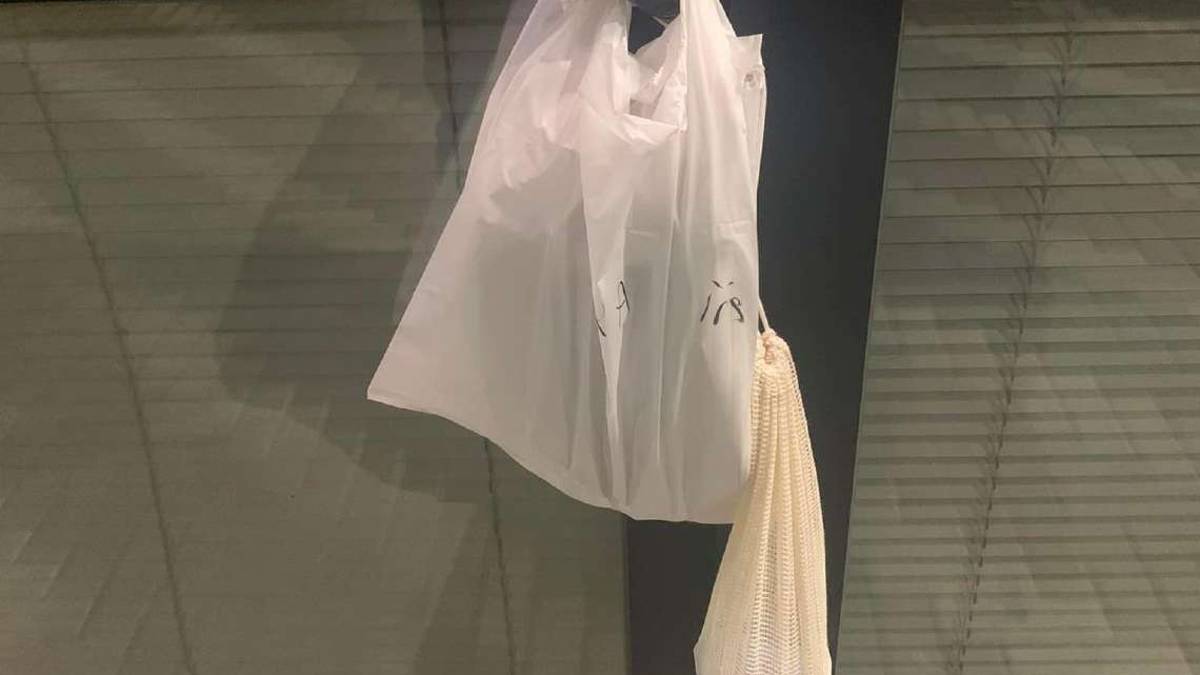 Bellaria, rosticceria dal cuore d'oro: cibi pronti per i bisognosi fuori dalla porta